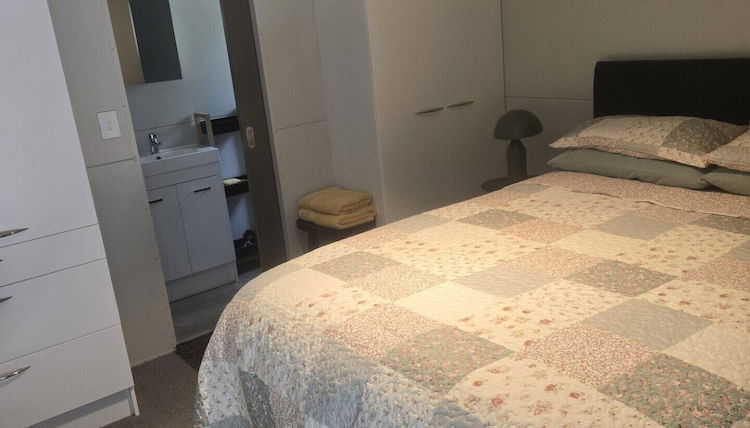 Photo 1 - Private Country Cottage