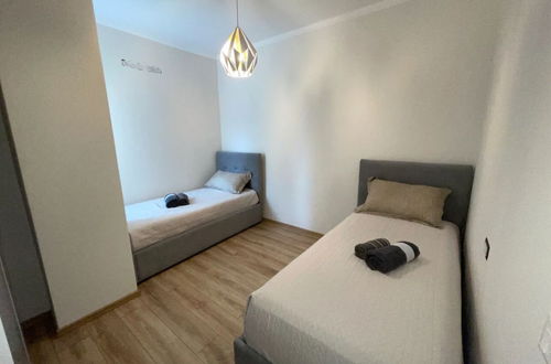 Photo 2 - Brand New City Center Apartment