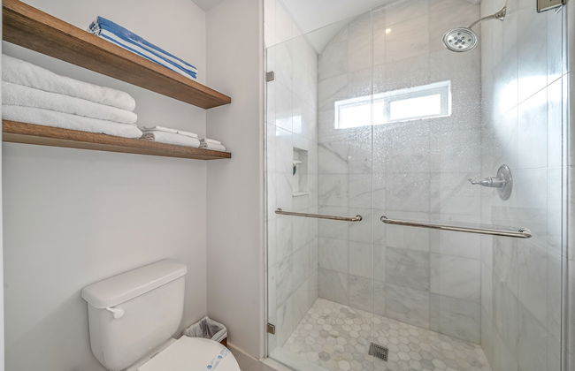 Charming 2 BDR Seaside Cottage 5 Min to Beach! - Foto 25