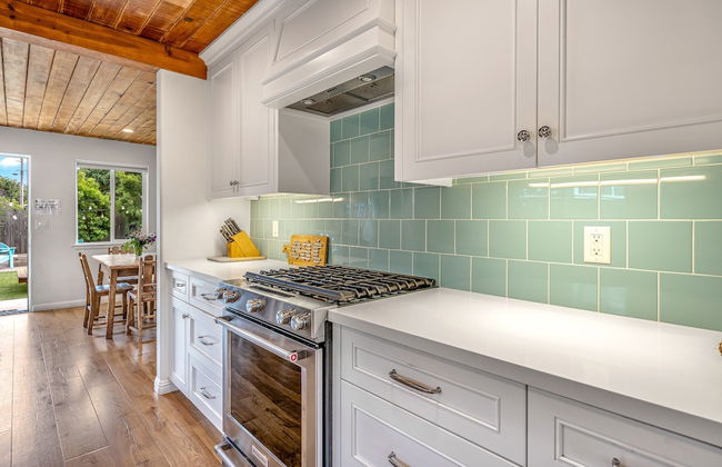 Charming 2 BDR Seaside Cottage 5 Min to Beach! - Foto 8