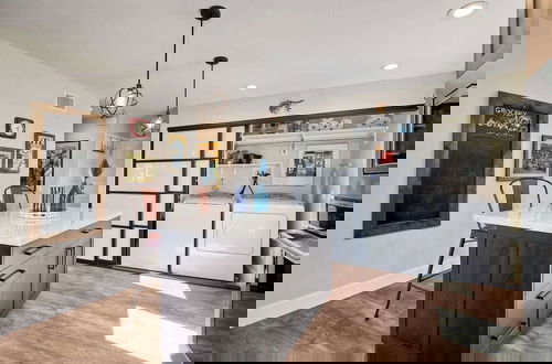 Foto 10 - Fresh & Modern 3 BDR Just Blocks From Beach!