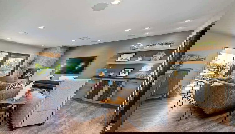 Foto 1 - Fresh & Modern 3 BDR Just Blocks From Beach!