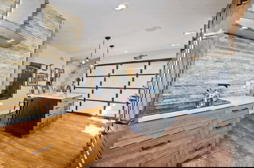 Foto 8 - Fresh & Modern 3 BDR Just Blocks From Beach!