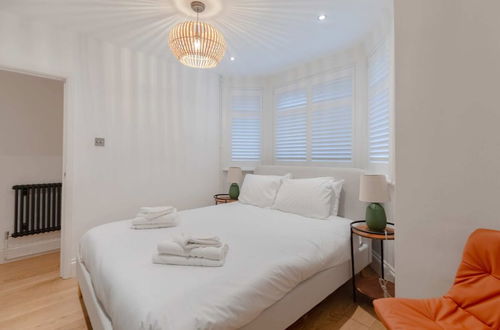 Photo 1 - Newly Refurbished 2BD Flat - Wimbledon Village