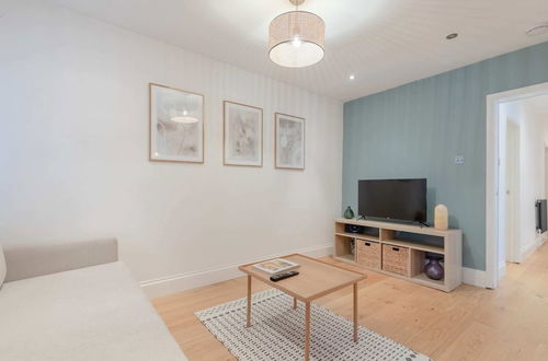 Photo 17 - Newly Refurbished 2BD Flat - Wimbledon Village