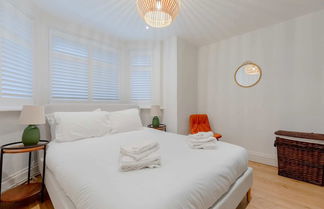 Photo 3 - Newly Refurbished 2BD Flat - Wimbledon Village