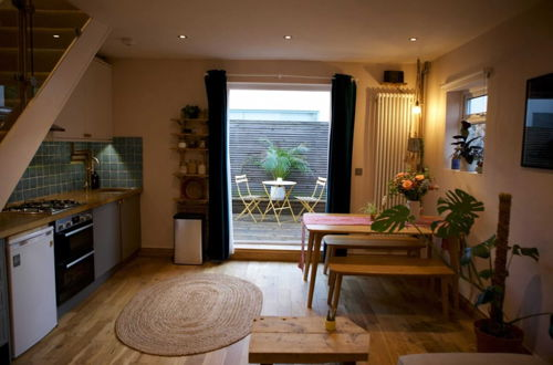 Photo 2 - Inviting & Secluded 1BD House w/ Patio - Peckham
