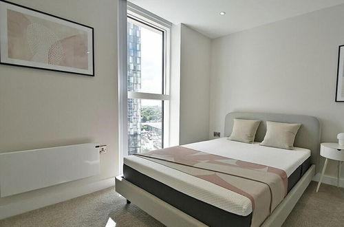 Photo 4 - Top Floor 3-bed Penthouse in Manchester