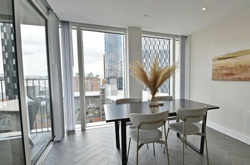 Foto 18 - Top Floor 3-bed Penthouse in Manchester