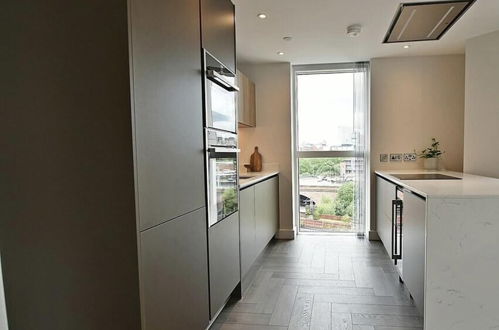 Foto 8 - Top Floor 3-bed Penthouse in Manchester