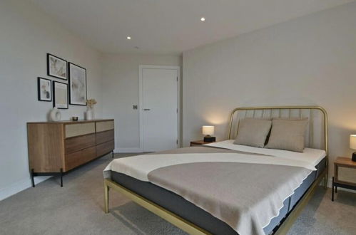 Photo 3 - Top Floor 3-bed Penthouse in Manchester