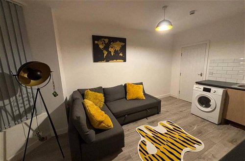 Photo 5 - Apartment in Leeds Close to City Centre