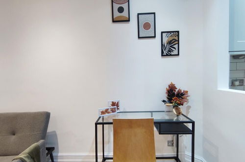 Photo 11 - Charming 2-bed Apartment in London