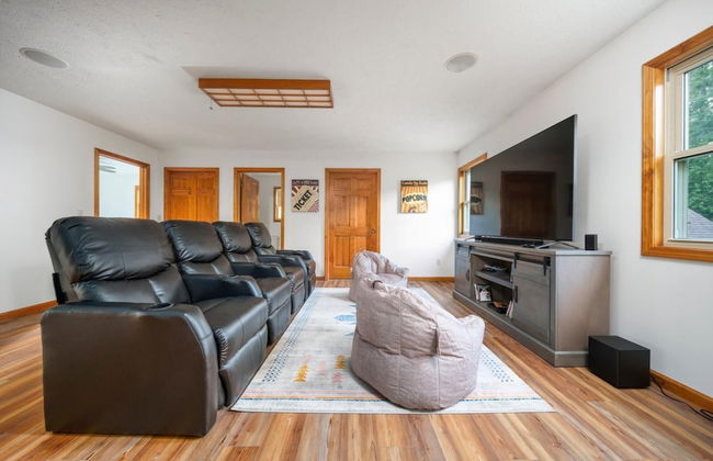 Firefly Lodge! Boardman River! Hot Tub! Woodstove! - Foto 17