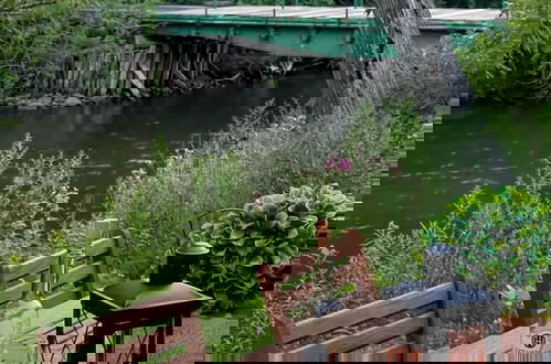Foto 4 - Firefly Lodge! Boardman River! Hot Tub! Woodstove!
