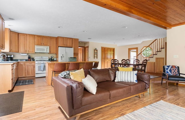 Firefly Lodge! Boardman River! Hot Tub! Woodstove! - Foto 13