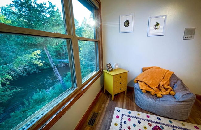 Firefly Lodge! Boardman River! Hot Tub! Woodstove! - Foto 53