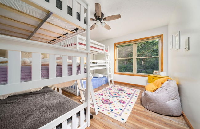Firefly Lodge! Boardman River! Hot Tub! Woodstove! - Foto 38