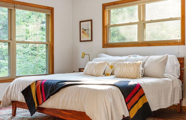 Firefly Lodge! Boardman River! Hot Tub! Woodstove! - Foto 45