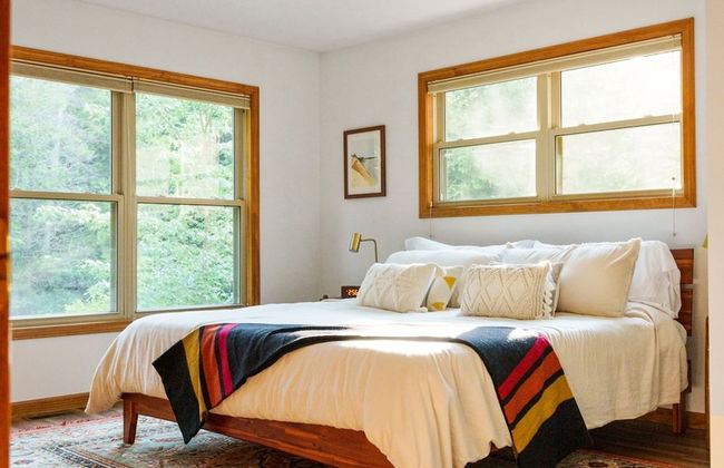 Firefly Lodge! Boardman River! Hot Tub! Woodstove! - Foto 6