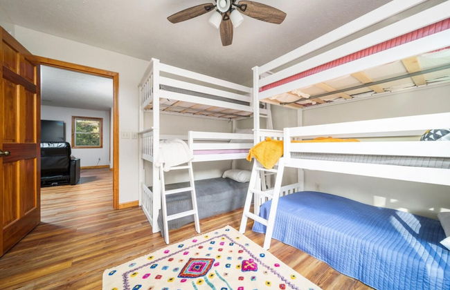 Firefly Lodge! Boardman River! Hot Tub! Woodstove! - Foto 40