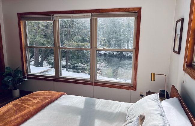 Firefly Lodge! Boardman River! Hot Tub! Woodstove! - Foto 35
