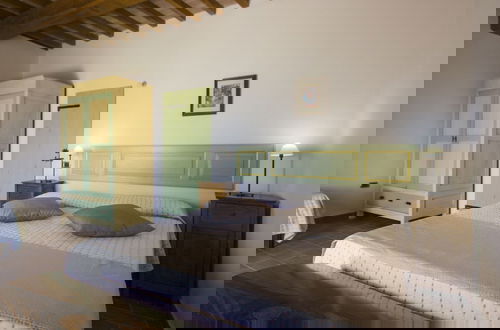 Foto 6 - Graceful Holiday Home in Acqualagna With Swimming Pool