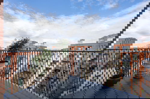 Photo 23 - Chic Urban Flat With Rooftop Access