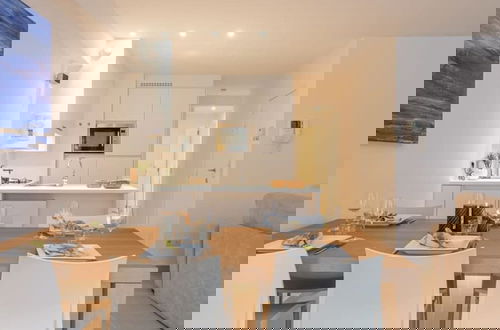 Foto 17 - Modern and Spacious Apartment With Terrace