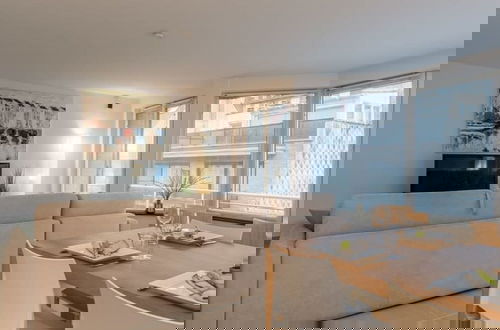 Foto 7 - Modern and Spacious Apartment With Terrace