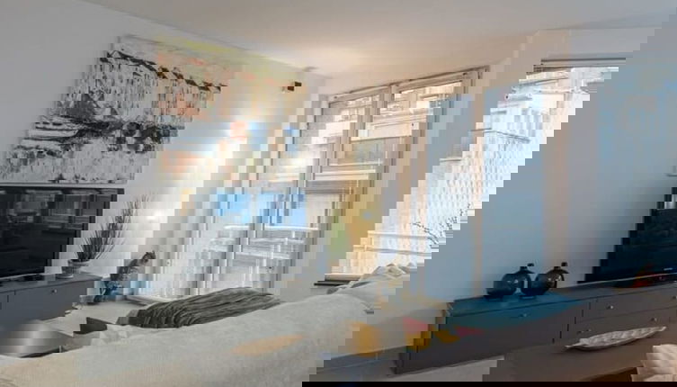 Foto 1 - Modern and Spacious Apartment With Terrace