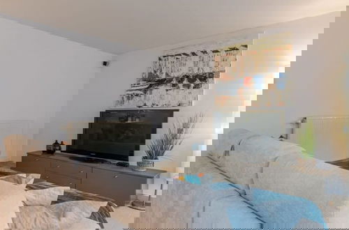 Foto 8 - Modern and Spacious Apartment With Terrace
