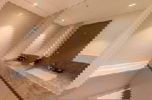 Foto 2 - Spacious Elegant 3BR Urban Retreat