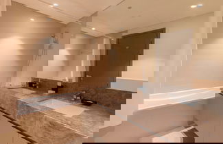 Foto 2 - Spacious Elegant 3BR Urban Retreat