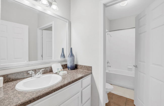 3BR Condo - Hot Tub Games Pool - Near Disney - Foto 15