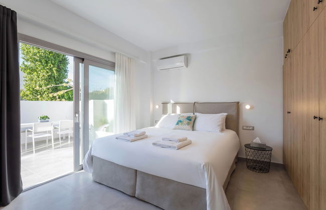 Hermes & Dione - Photo 9