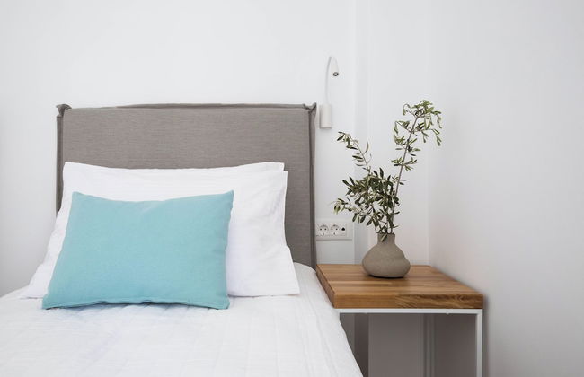 Hermes & Dione - Photo 2