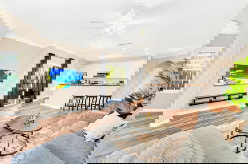 Foto 1 - Upstay - Modern Family Apartment w Pool Hot Tub