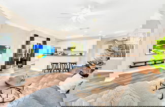 Foto 1 - Upstay - Modern Family Apartment w Pool Hot Tub