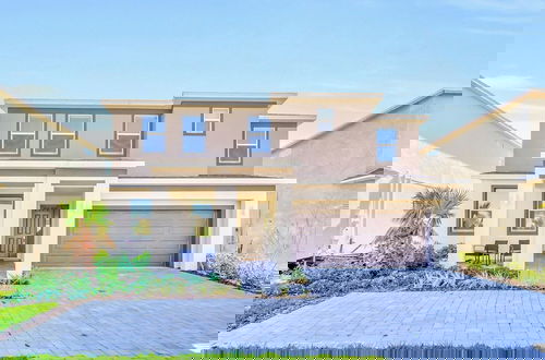Foto 5 - Upstay - Modern Pool Home w Games - Sleeps 18