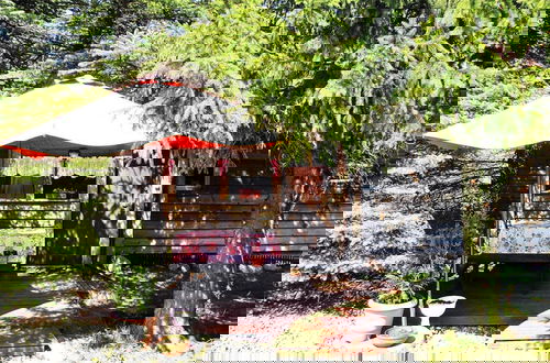 Photo 25 - Cottage With Large Garden Near Lake