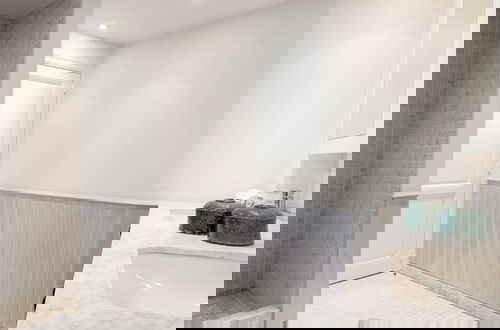 Foto 15 - Stunning Penthouse With Free Parking and sea View