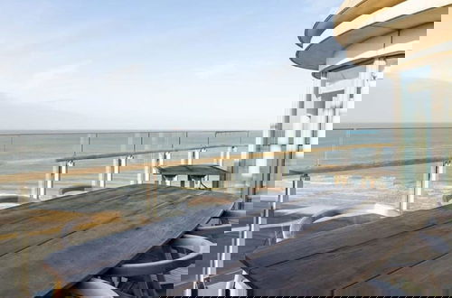 Foto 2 - Stunning Penthouse With Free Parking and sea View
