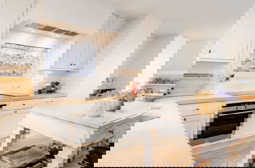 Foto 6 - Stunning Penthouse With Free Parking and sea View