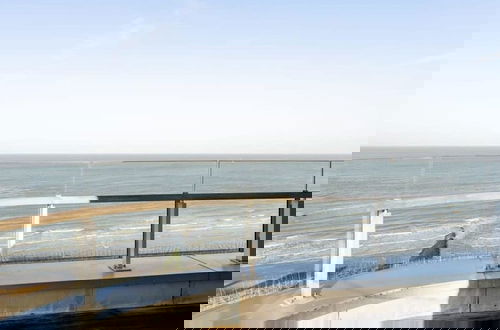 Foto 47 - Stunning Penthouse With Free Parking and sea View