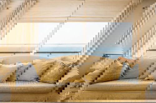Foto 21 - Stunning Penthouse With Free Parking and sea View