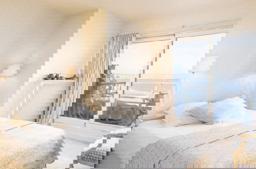 Foto 16 - Stunning Penthouse With Free Parking and sea View