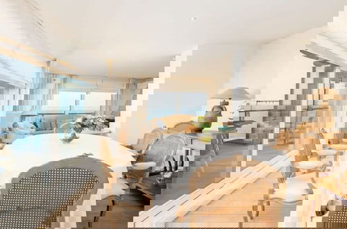 Foto 14 - Stunning Penthouse With Free Parking and sea View