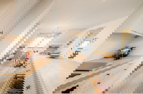 Foto 76 - Stunning Penthouse With Free Parking and sea View