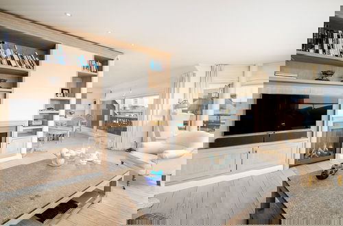 Foto 64 - Stunning Penthouse With Free Parking and sea View